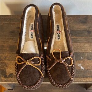 NWT Minnetonka Brown Suede Slip-On Moccasins with Leather Laces